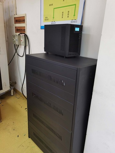 ups主機柜和電池怎么連接